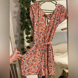 American Eagle low back tie back shorts romper. Floral and beautiful!